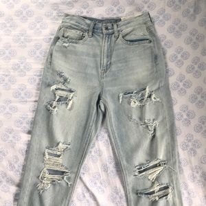 Distressed mom jean (effortlessly cool)